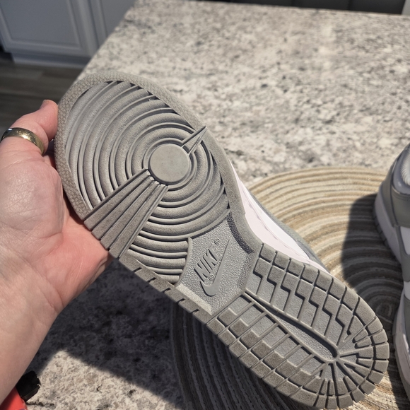 Nike Classic Gray and White Low-Top Sneakers - Picture 4 of 12